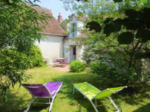 two chairs and a table in the yard of a house at Maison de 2 chambres avec jardin amenage et wifi a Mardie in Mardié