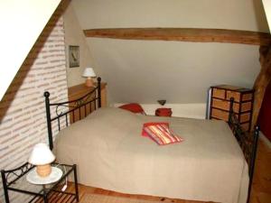 a bedroom with a bed in a attic at Maison de 2 chambres avec jardin amenage et wifi a Mardie in Mardié