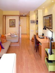 Гостиная зона в Studio with shared pool enclosed garden and wifi at Madrid
