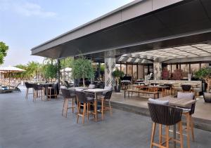 Restoranas ar kita vieta pavalgyti apgyvendinimo įstaigoje Address Dubai Mall Residence - Studio and 1 Bedroom apartments by The S Holiday Homes