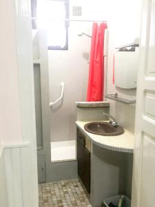 Ванная комната в Maison de 3 chambres avec jardin clos et wifi a Quebriac