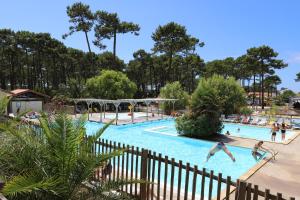 The swimming pool at or close to Camping Campéole Plage Sud - Maeva