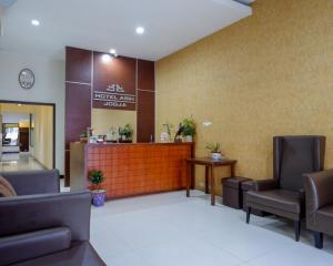 Khu vực ghế ngồi tại RedDoorz Plus @ Hotel Asih UNY