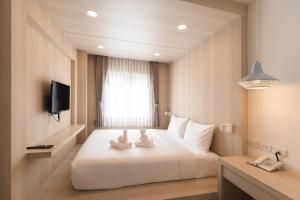 Кровать или кровати в номере Nappiness Hotel - SHA ExtraPlus