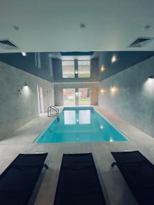 Bazén v ubytovaní La Park Aparthotel alebo v jeho blízkosti