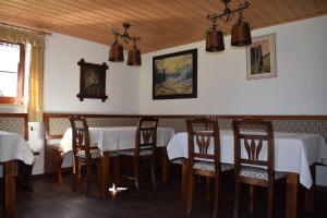 Reštaurácia alebo iné gastronomické zariadenie v ubytovaní Pension Helena Honesová