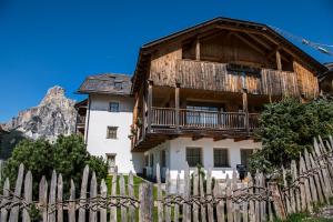 Gallery image of Nei Y Suredl NeveSole in Corvara in Badia