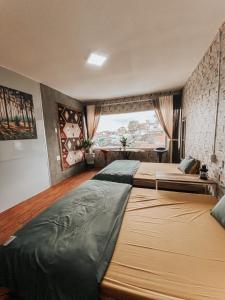 Postel nebo postele na pokoji v ubytování Ô Cửa Mùa Thu