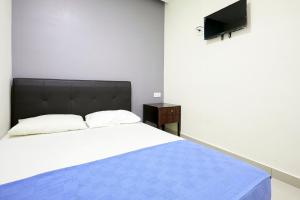 Postel nebo postele na pokoji v ubytování Hotel 3Winz, Chow Kit Hospital Kuala Lumpur