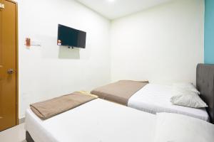 Postel nebo postele na pokoji v ubytování Hotel 3Winz, Chow Kit Hospital Kuala Lumpur