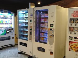 two vending machines are lined up next to each other at Smile Hotel Wakayama in Wakayama