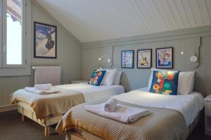 two beds with towels on them in a room at Vert Lodge Chamonix in Chamonix-Mont-Blanc