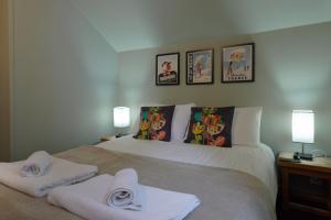 a bedroom with a bed with towels on it at Vert Lodge Chamonix in Chamonix-Mont-Blanc