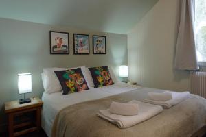 a bedroom with a bed with two towels on it at Vert Lodge Chamonix in Chamonix-Mont-Blanc