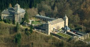 Letecký snímek ubytování Hotel und Restaurant Burg Schnellenberg