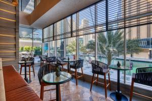 Bazén v ubytování Crowne Plaza Dubai Marina by IHG nebo v jeho okolí