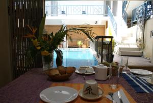 Villa Les Aigrettesの敷地内または近くにあるプール