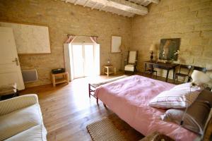 Katil atau katil-katil dalam bilik di Maison charmante à Marsillargues