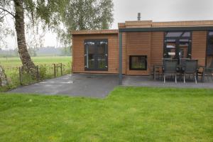 a small house with a table and chairs in a yard at 6-persoons Veluwe Villa in Voorthuizen