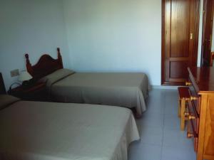 Łóżko lub łóżka w pokoju w obiekcie Apartamentos Mary