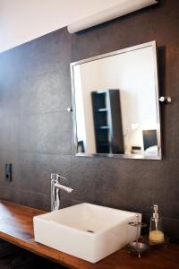 a bathroom with a white sink and a mirror at Zentrales & modernes City-Apartment in Graz
