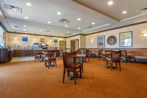 a dining room with tables and chairs in a restaurant at Comfort Inn & Suites in Dover