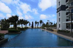 Πισίνα στο ή κοντά στο Timurbay studio apartment facing beautiful beach