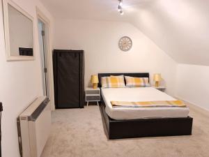 Een bed of bedden in een kamer bij Grace Apartments - Living Spring 1