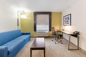 Uma área de estar em Holiday Inn Express - Columbus Downtown by IHG