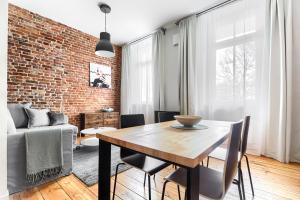 Ruang duduk di MARGI Absynth Apartament LARGE & COMFY
