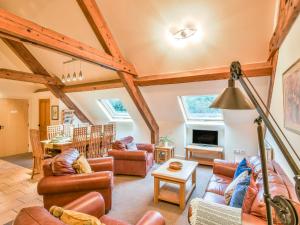a living room with couches and a table at Lady Pond Retreat in Ashbourne