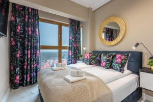 Łóżko lub łóżka w pokoju w obiekcie Ambria Apartments Platan Tower