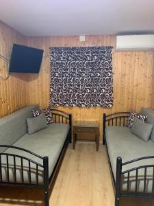 Postel nebo postele na pokoji v ubytování Hostal - Bungalows Camping Cáceres