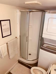 a bathroom with a shower and a toilet at Condo loft ski in - ski out à Stoneham in Stoneham