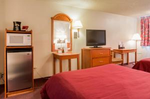 Кровать или кровати в номере GuestHouse Inn Fife