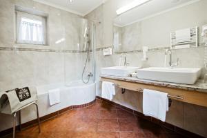 Ένα μπάνιο στο Hotel Hasenauer 4 Sterne Superior