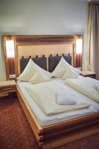 Ένα ή περισσότερα κρεβάτια σε δωμάτιο στο Hotel Hasenauer 4 Sterne Superior