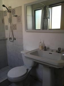 A bathroom at El Pillan "Travelers" House
