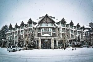 Summit Lodge Boutique Hotel Whistler in de winter