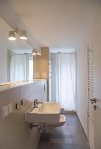 Et badeværelse på Madflats Hotel-Apartments S-Bahn Friedenau