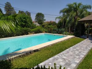 a swimming pool in the middle of a yard at Cabañas Rincón del Río in Colón