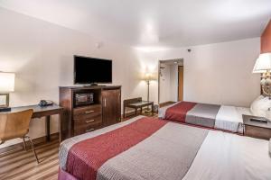 מיטה או מיטות בחדר ב-Motel 6-Levittown, PA - Bensalem