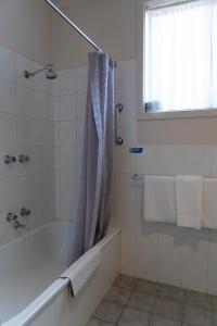 Koupelna v ubytování Nunawading Motor Inn