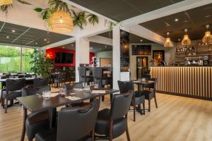 Restaurace v ubytování Zenith Hotel Caen + 24 fotografií