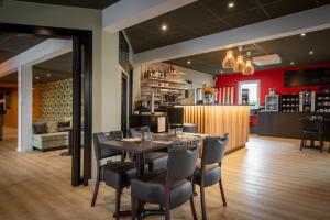 Lounge nebo bar v ubytování Zenith Hotel Caen