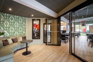 Posezení v ubytování Zenith Hotel Caen