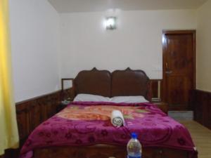 Letto o letti in una camera di Hotel Magnolia Mallroad Manali
