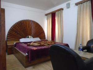 Letto o letti in una camera di Hotel Magnolia Mallroad Manali