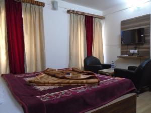Letto o letti in una camera di Hotel Magnolia Mallroad Manali