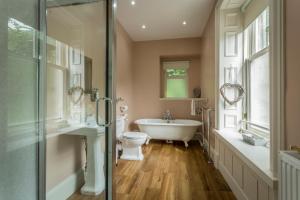 Koupelna v ubytování Taypark House + 33 fotografií